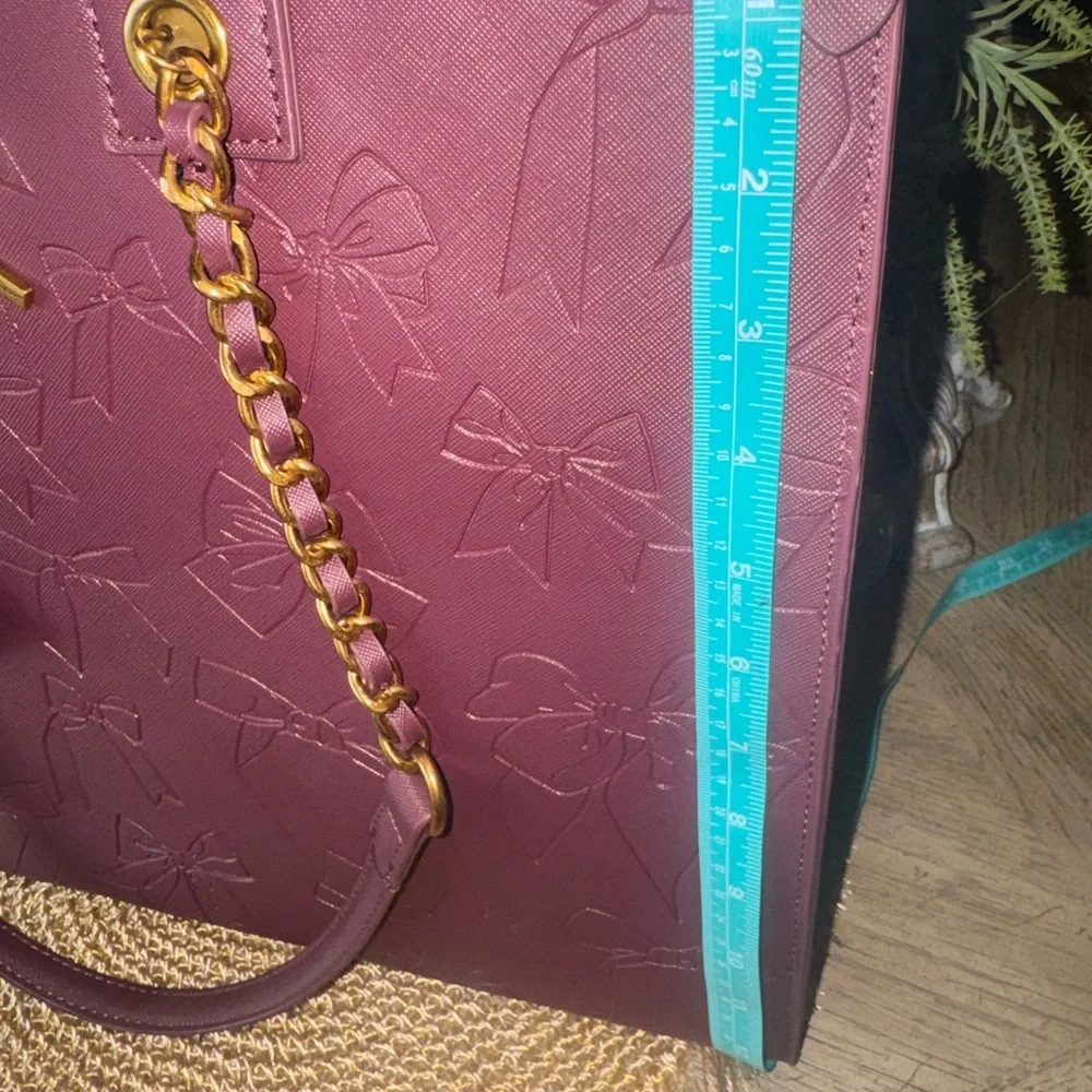 NWT 2fer Betsey Johnson Cherry Bow Embossed Leather Tote &Pouch Statement Piece - Picture 6 of 6